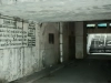 Im erhaltenen Tunnelbereich mit Holztreppe zu und von Bahnsteig 2 werden die Kriegsheimkehrer mit einer Wandbemalung begrüßt.